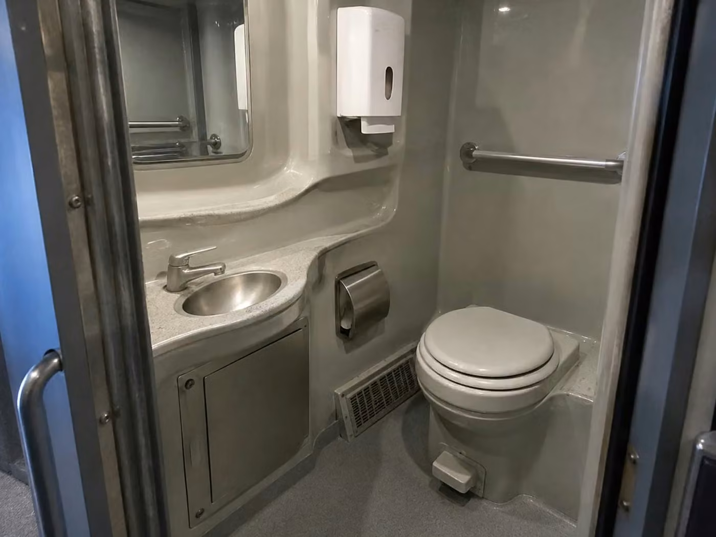 winter springs 56 passenger charter bus onboard restroom